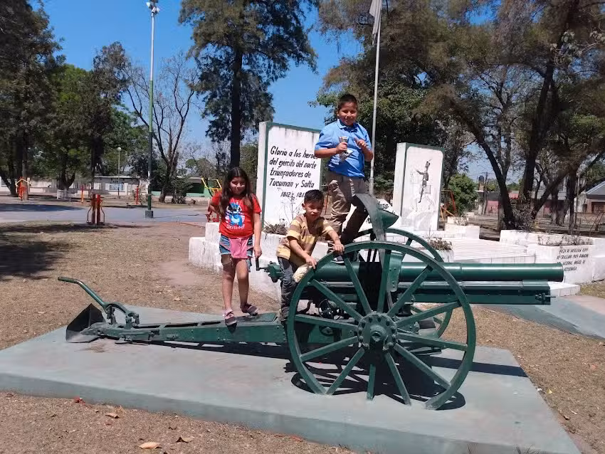 America Y Lola Mora Lastenia