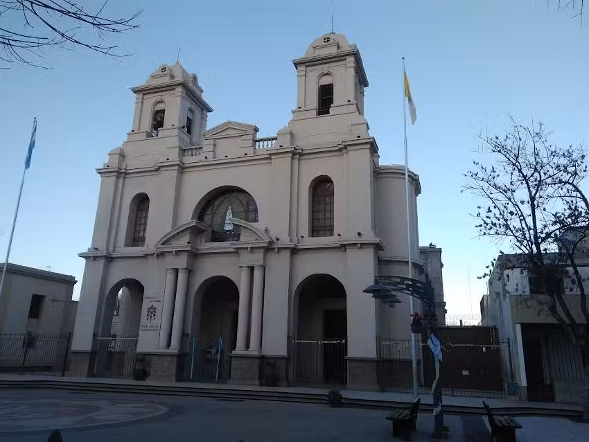 Bas&iacute;lica Nuestra Se&ntilde;ora de Luj&aacute;n de Cuyo 🕊️