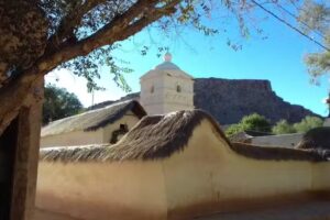 capilla a la vera del camino al norte de susques