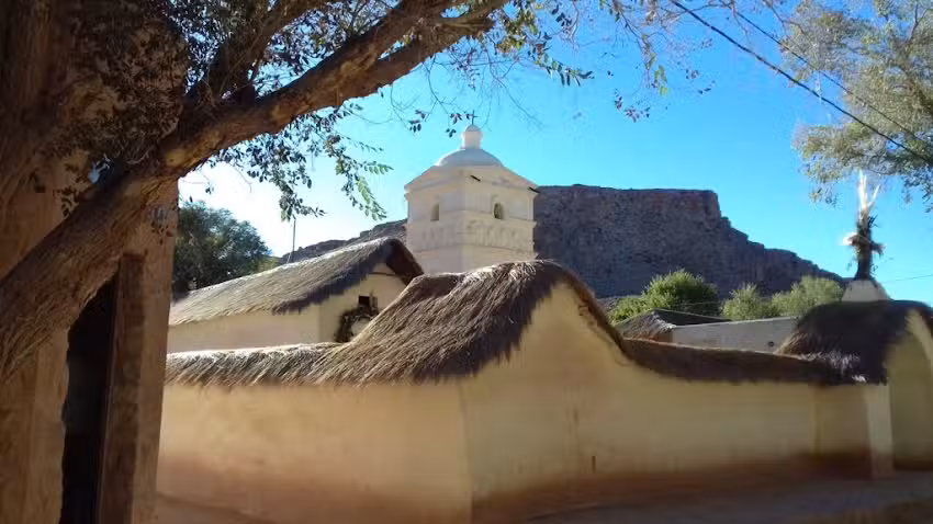 capilla a la vera del camino al norte de susques