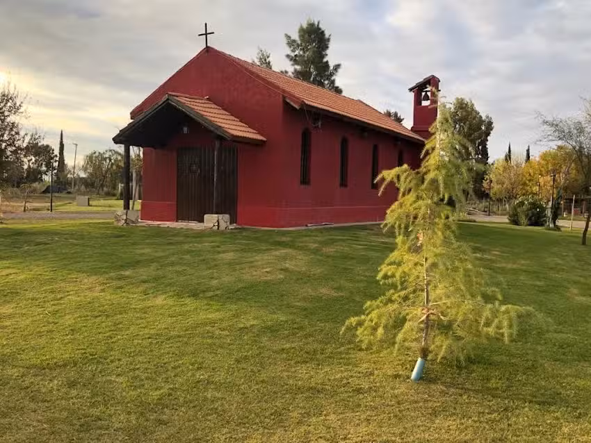 Capilla Virgen de la Sonrisa, Villa de Campo Los Fresnos