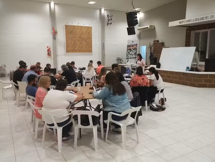 Centro Familiar de Adoraci&oacute;n