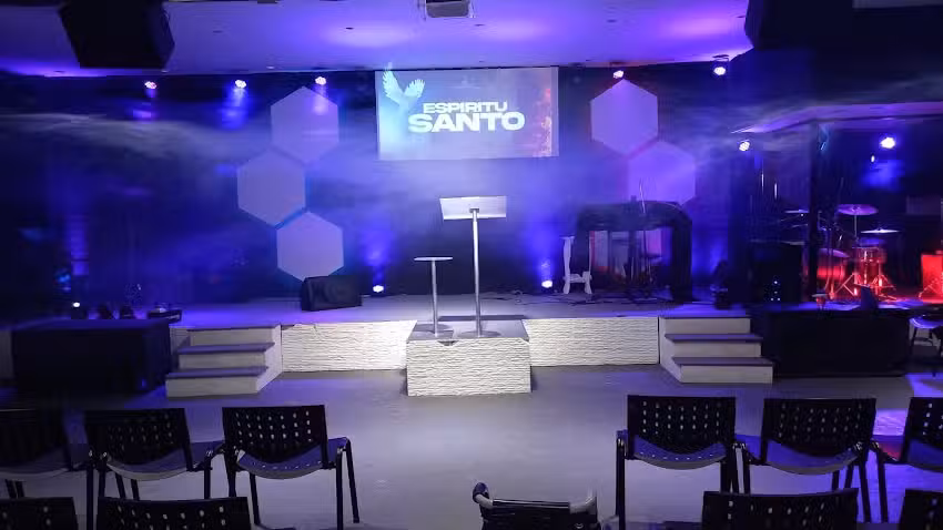 Centro Familiar Dios Esta Aqui