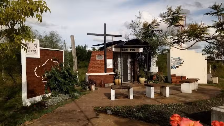 Gruta Padre P&iacute;o