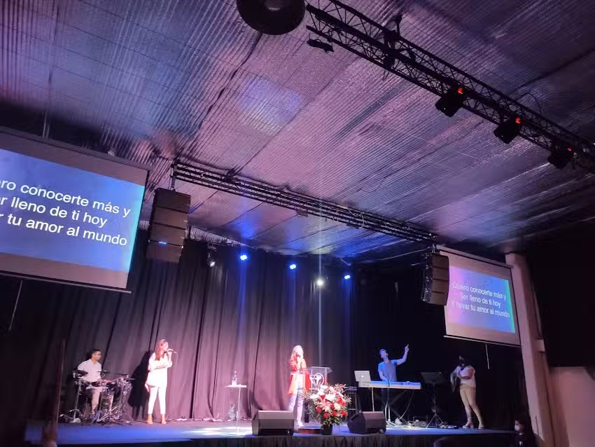 Iglesia Alfa y Omega, Argentina.