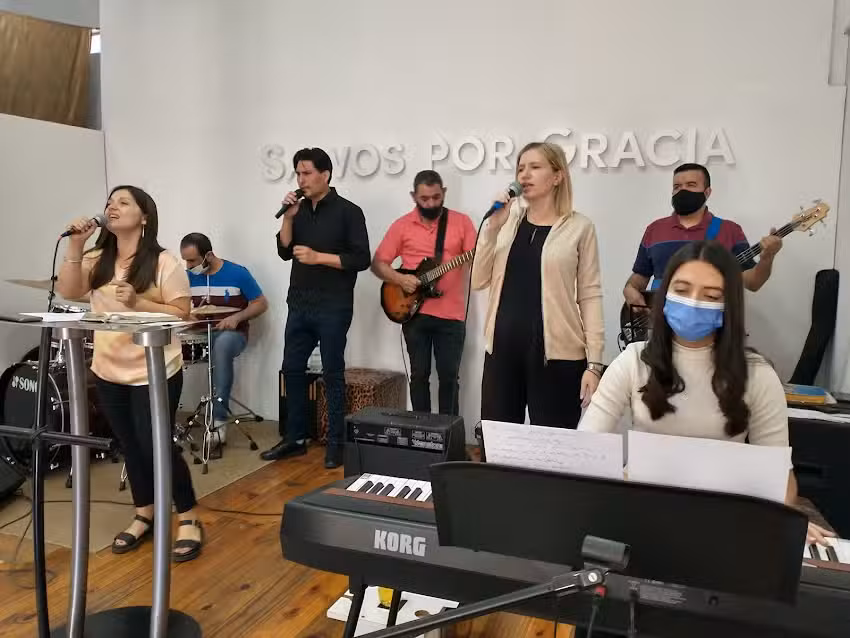 Iglesia Cristiana &ldquo;Salvos por Gracia&rdquo;