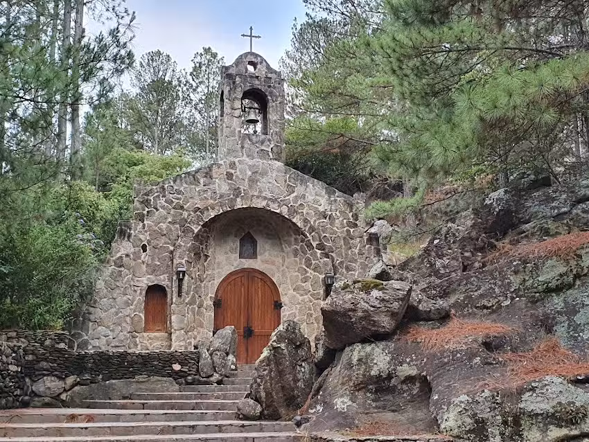 IGLESIA DE PIEDRA LAS CA&Ntilde;ITAS