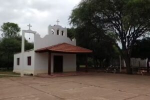 Iglesia De Pueblo Los Rosales