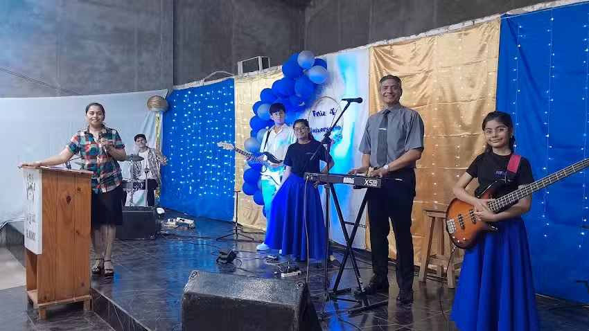 IGLESIA JESUS, LA LUZ DEL MUNDO