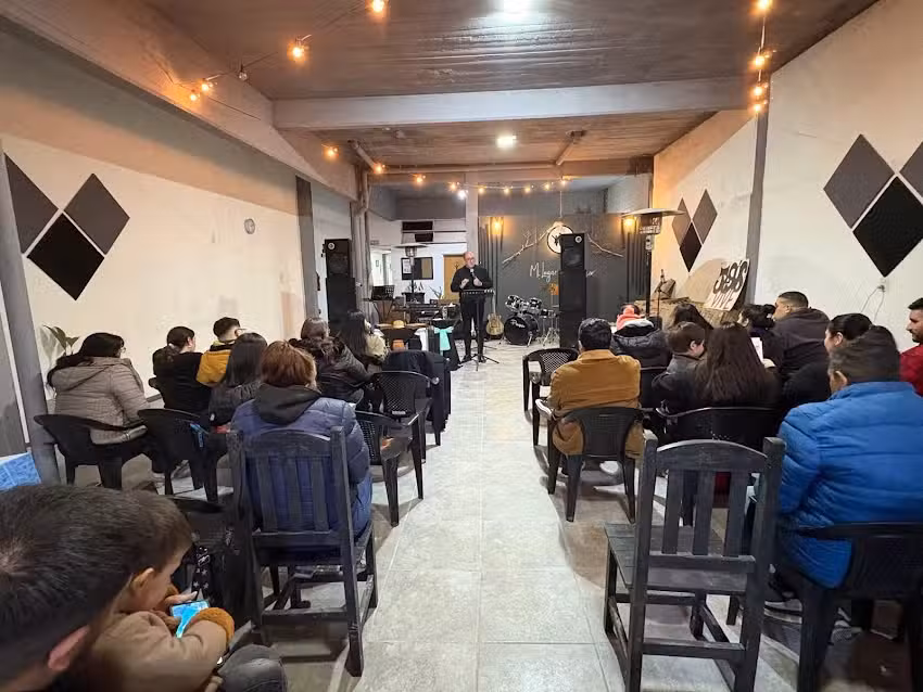 Iglesia Jes&uacute;s vive centr&oacute; de adoraci&oacute;n