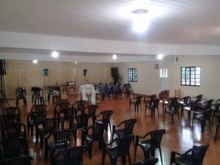 Iglesia Manantial en el desierto