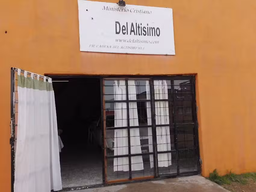 Iglesia Ministerio Intl. Hijos del Alt&iacute;simo, Tres Arroyos. FM 90.1