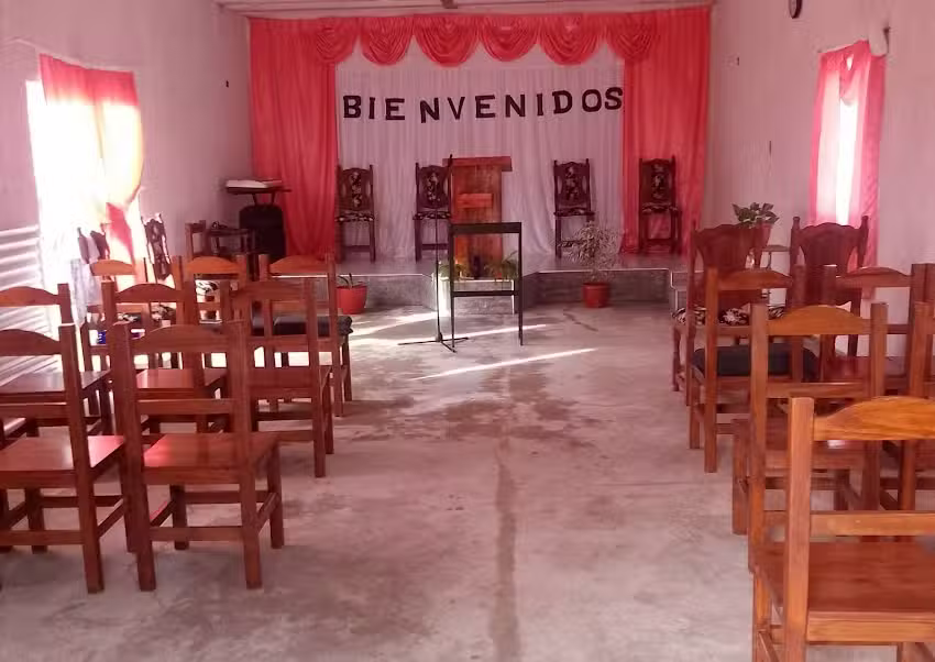Iglesia morada de Dios alt&iacute;simo