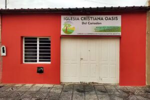 Iglesia Oasis en Medio del Desierto
