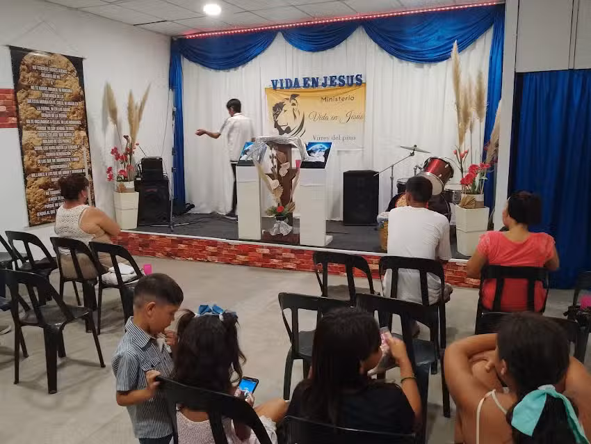 Iglesia Vida en Jes&uacute;s Virrey del Pino