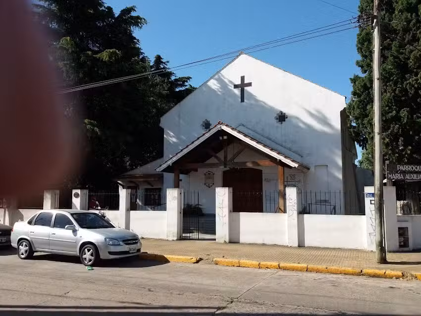 Parroquia Maria Auxiliadora y Monumento Hist&oacute;rico Casona De Santa Coloma