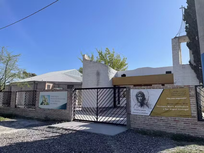 Parroquia Mar&iacute;a Auxiliadora y San Miguel Arc&aacute;ngel
