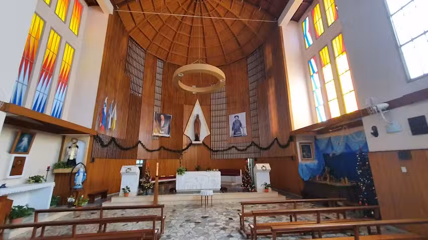 Parroquia Mar&iacute;a Reina