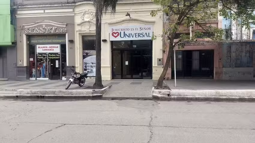 Universal Famaill&aacute;